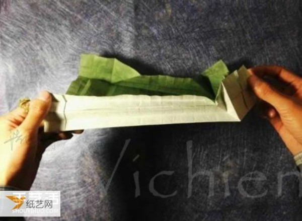 Illustrated tutorial on folding a Sansheng rose from a piece of paper