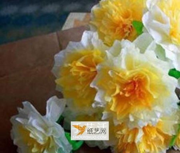 Tutorial on how to make paper peony flowers by hand using rice paper