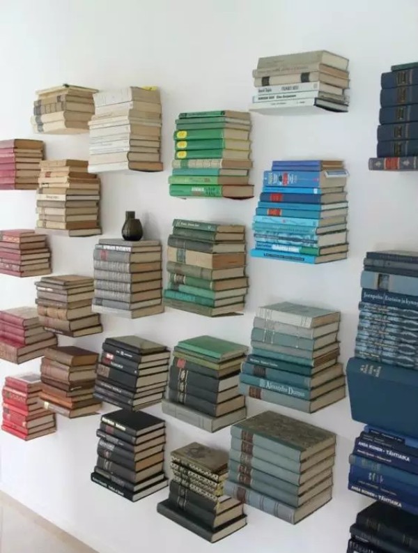 Turning waste into treasure! Bookshelf made of old books!