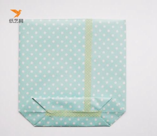 Simple and stylish handmade gift wrapping bag tutorial illustration