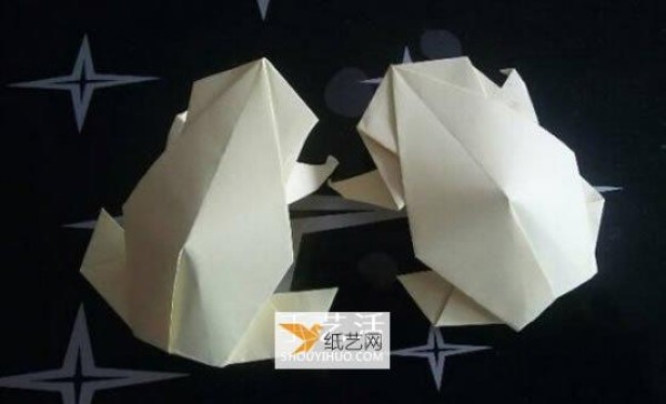 Illustration of the steps for children to use origami to fold a simple three-dimensional frog