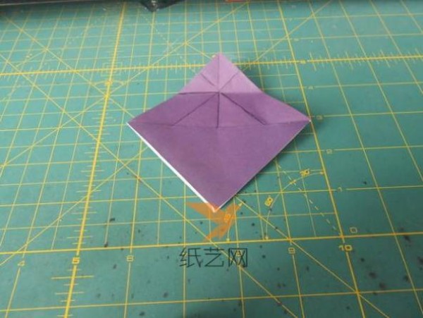 A step-by-step tutorial on how to make the little devil’s origami heart bat