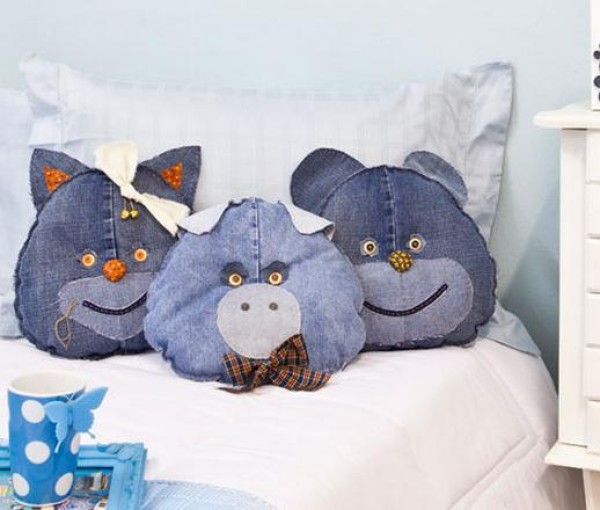 Tutorial on making cute little animal pillows by transforming jeans