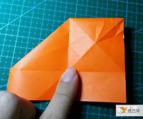 Detailed explanation of the manual method of folding a paper kingfisher tutorial.