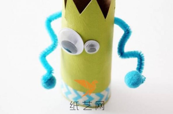 Tutorial on how to make a little monster candy box from a toilet paper tube