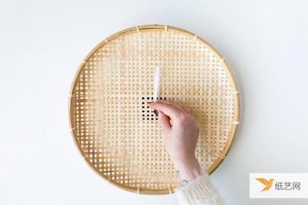 Illustrated tutorial on how to hand-make a personalized wall clock using Shao Kei