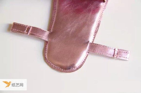 Transform unwanted shabby bags into stylish baby shoes