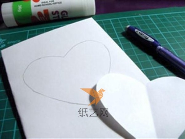 Tutorial on making heart-shaped love three-dimensional greeting cards