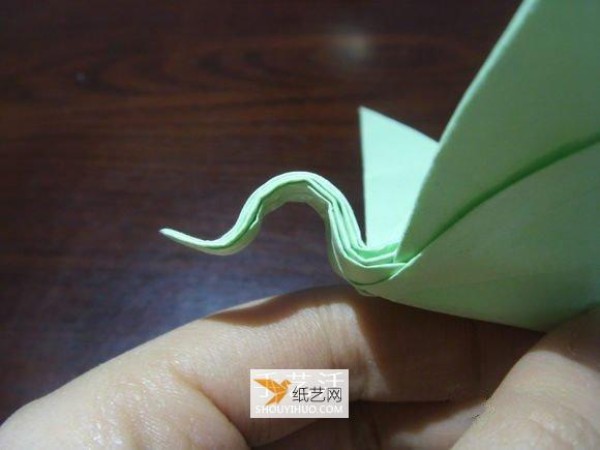 Illustrated tutorial for hand-folding a beautiful three-dimensional crane dance