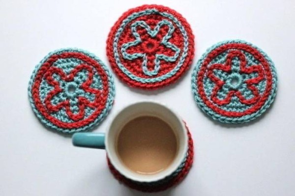 Tutorial on making beautiful crochet coasters as a New Year gift