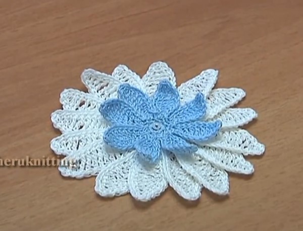 Knitting Flowers teaches you how to make simple crochet flowers.