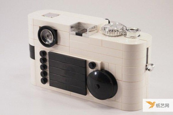 A classic again: LEGO version of the Leica M8 camera model in white