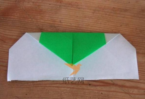 A step-by-step tutorial on how to make an origami four-leaf clover