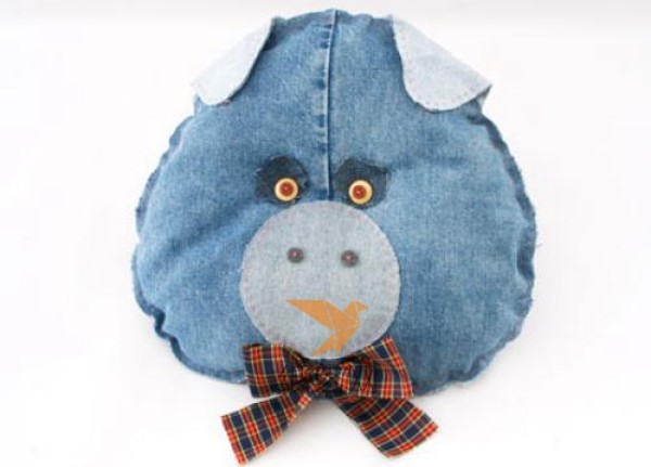 Tutorial on making cute little animal pillows by transforming jeans