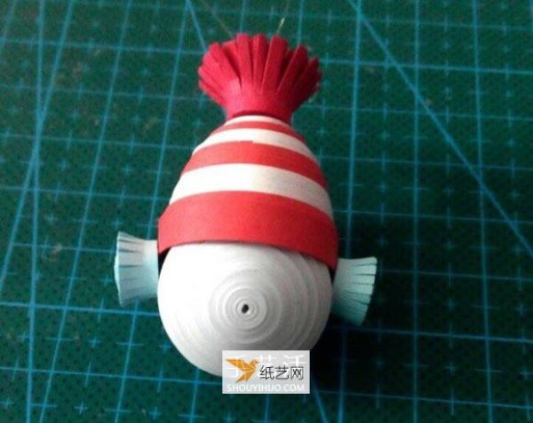 How to make a three-dimensional paper snowman by hand