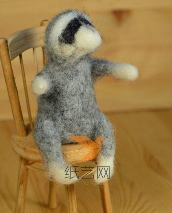 Very charming little raccoon wool felt making tutorial