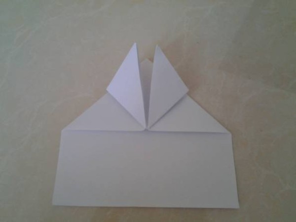 paper airplane that flies far