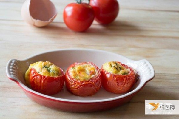 A new way to eat breakfast by beating eggs into tomatoes and then baking them in the oven