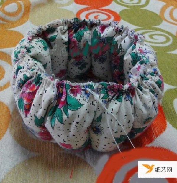 Detailed illustrated tutorial on how to make a personalized fabric pumpkin storage basket