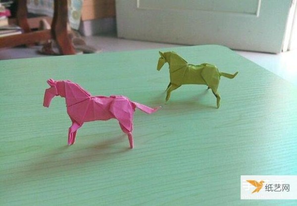 Super detailed 3D horse origami illustrations by Hideo Komatsu