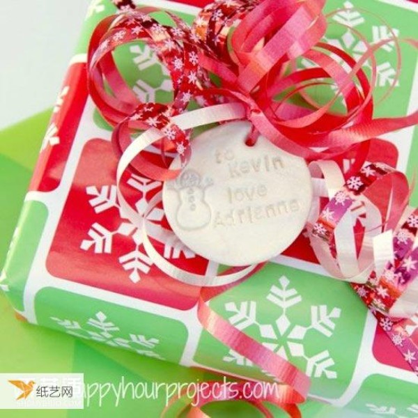 26 personalized pictures of gift wrapping labels to make gifts more unique