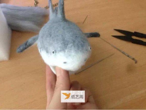 How to make a personalized wool felt shark key bag