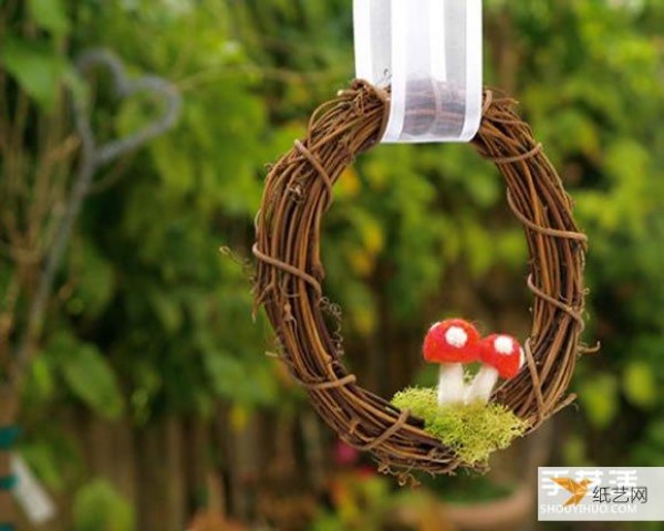 Pictures of personalized forest-style wedding accessories that make people feel full of happiness