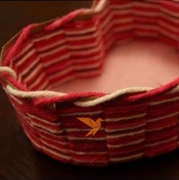 Tutorial on how to make a Valentine’s Day handwoven storage basket