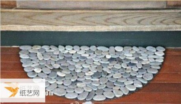 Add a rustic touch to your home with a rug or table mat using pebbles