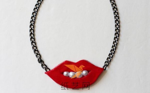 Sexy red lip necklace making tutorial