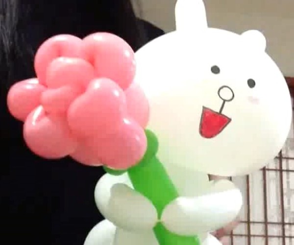 Making of balloon-shaped magic balloon roses