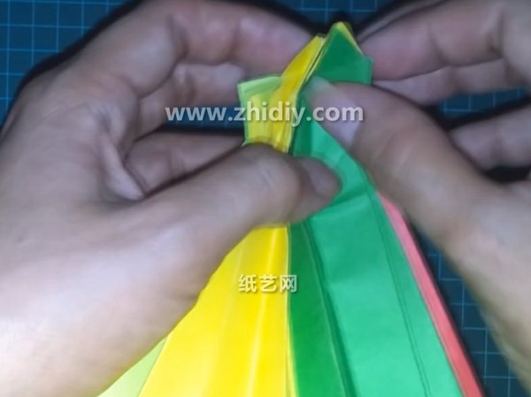 Basic folding tutorial for three-dimensional origami hot air balloon