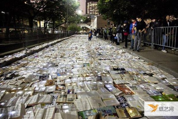 Day Night: 10,000 Books on the Streets of Toronto Art Event