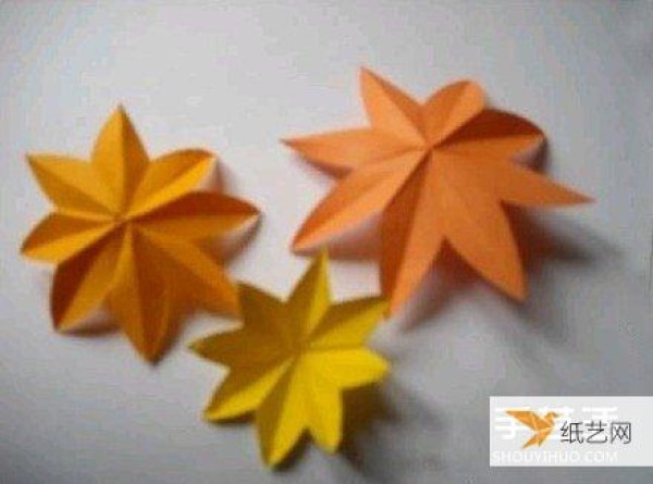 Illustrated tutorial for making simple and personalized beautiful paper flowers