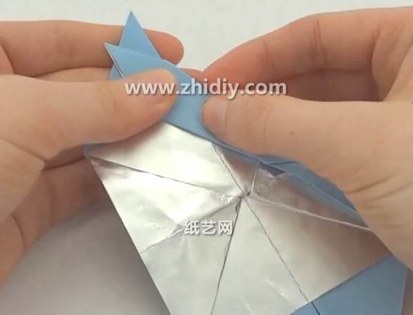 Simple folding tutorial for three-dimensional origami fish