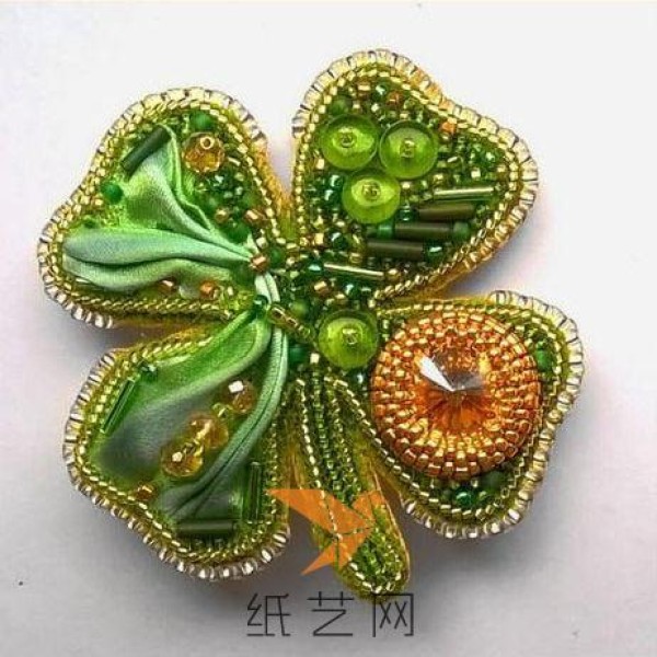 Gorgeous DIY four-leaf clover brooch making tutorial