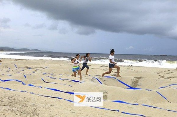 Admire the lunar surface! Creative sand sculptures meet the challenges of the world