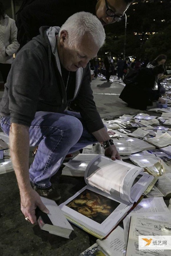 Day Night: 10,000 Books on the Streets of Toronto Art Event