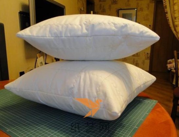 Super practical DIY hotel pillow tutorial