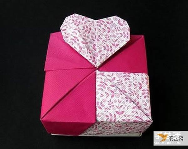 Illustration of folding steps of Valentines Day packaging box with love carton