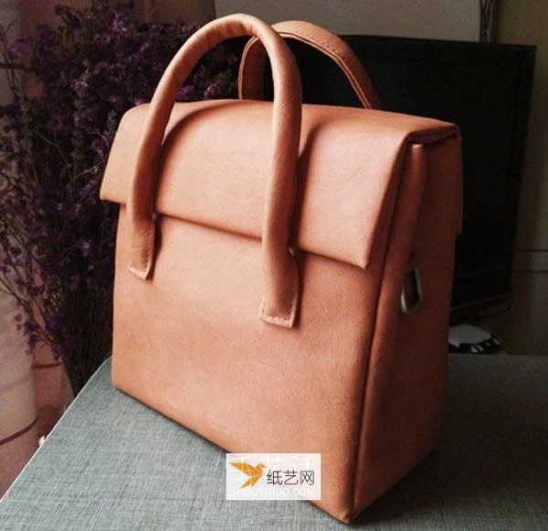 A simple way to make a plain handbag for women