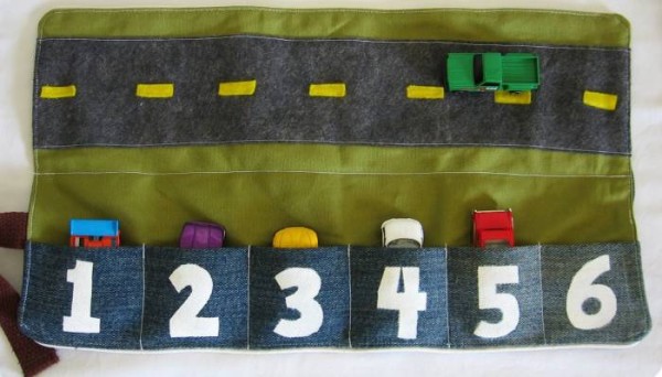 Exquisite handmade fabric storage bag. Use old items to transform jeans into storage bags.