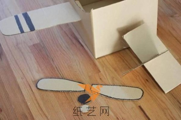 Use old cardboard waste to make a small airplane as a Children’s Day gift