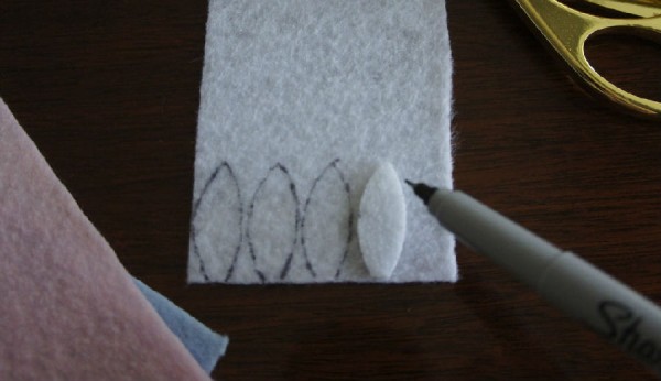 The little bunny ears made of non-woven fabric are so cute! (Tutorial)