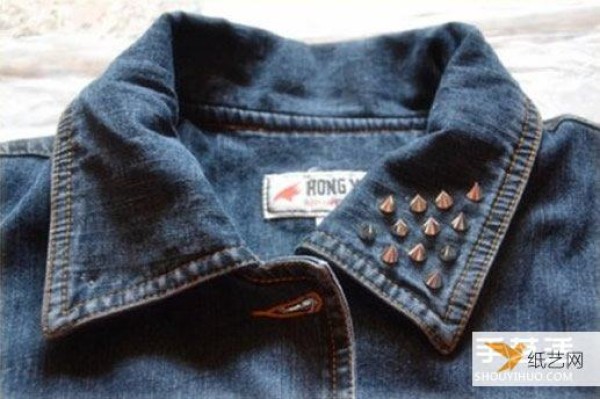 Tutorial on how to transform an old denim jacket into a personalized punk style jacket