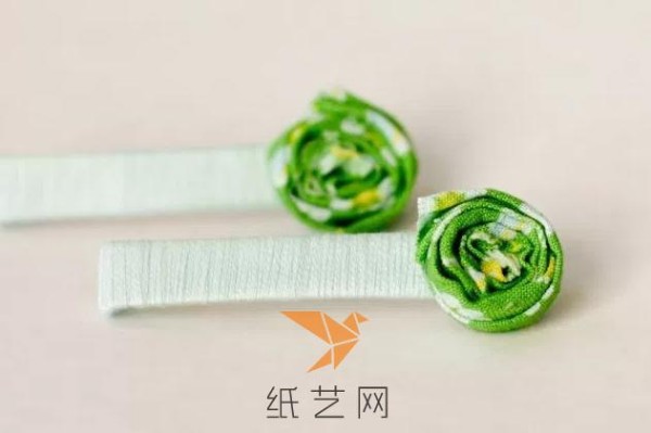 Tutorial on making simple and beautiful fabric rose hairpins for Children’s Day gifts