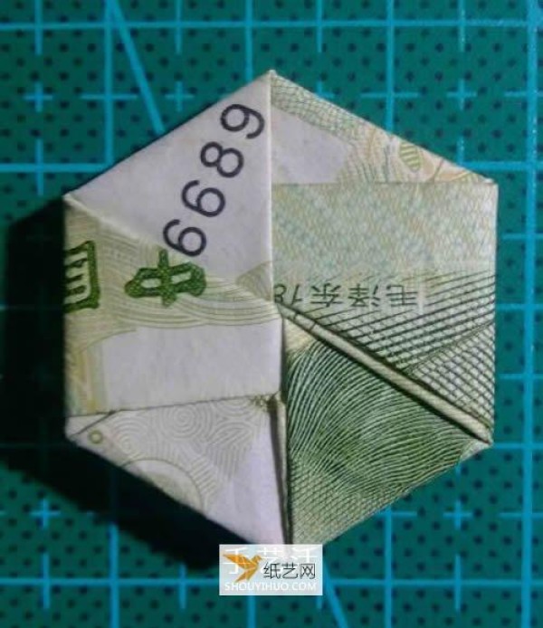 Illustration of how to fold a hexagonal badge using one-yuan banknotes