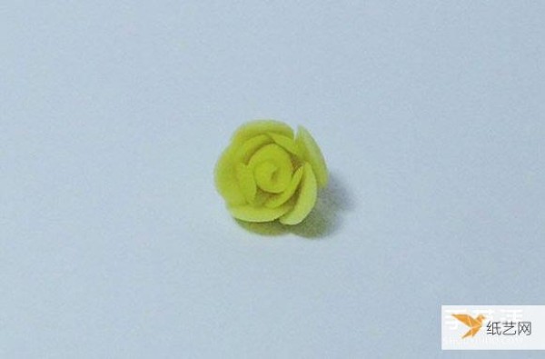 Illustration of how to use ultra-light clay to make beautiful personalized roses