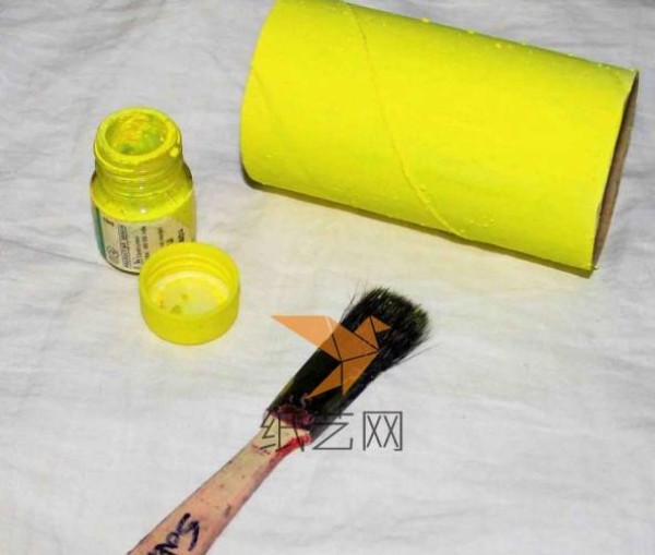 DIY tutorial for children to make minion by using waste toilet paper tubes