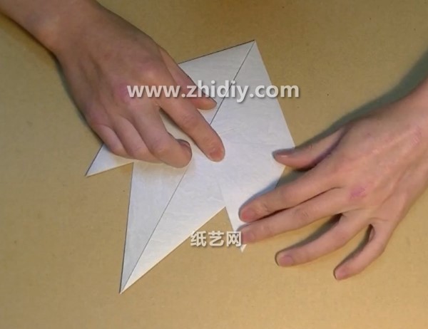 How to make a simple origami pigeon. Teach you how to fold an origami bird.